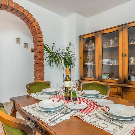 Lovely Apartment In Mali Losinj With Kitchen Exteriör bild