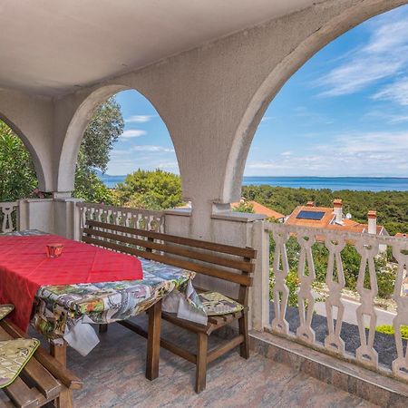Lovely Apartment In Mali Losinj With Kitchen Exteriör bild
