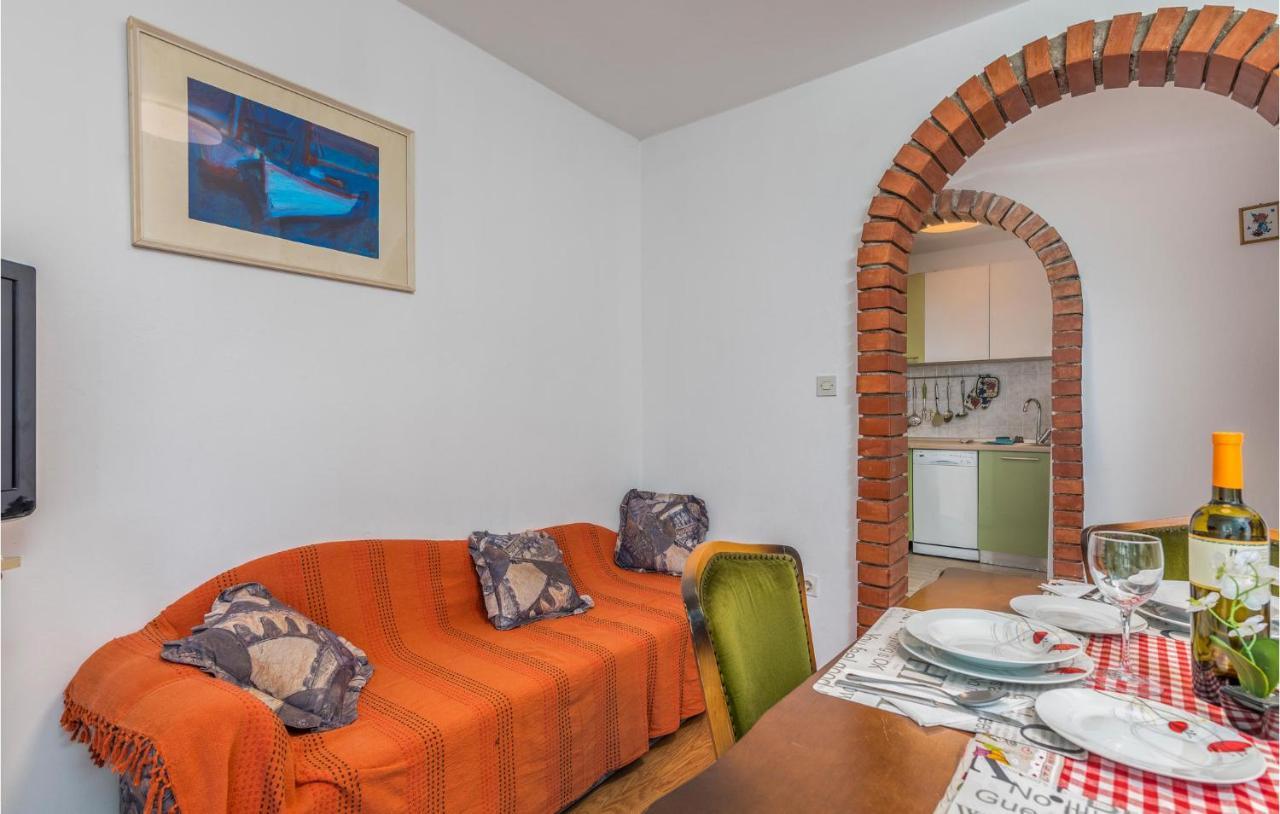 Lovely Apartment In Mali Losinj With Kitchen Exteriör bild