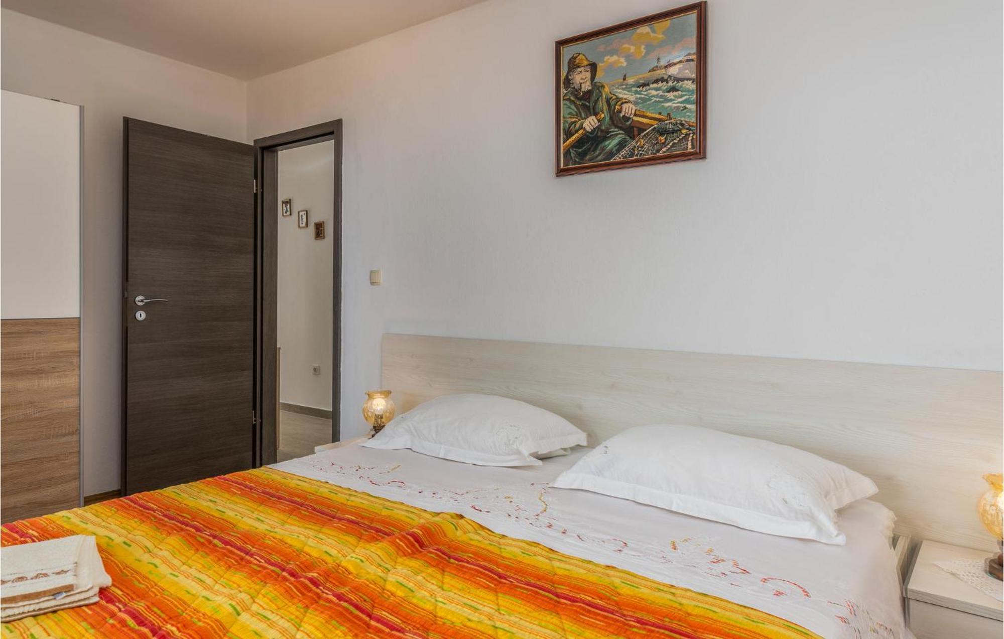Lovely Apartment In Mali Losinj With Kitchen Exteriör bild