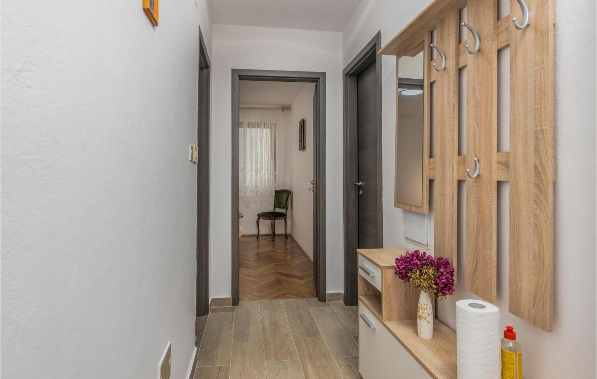 Lovely Apartment In Mali Losinj With Kitchen Exteriör bild