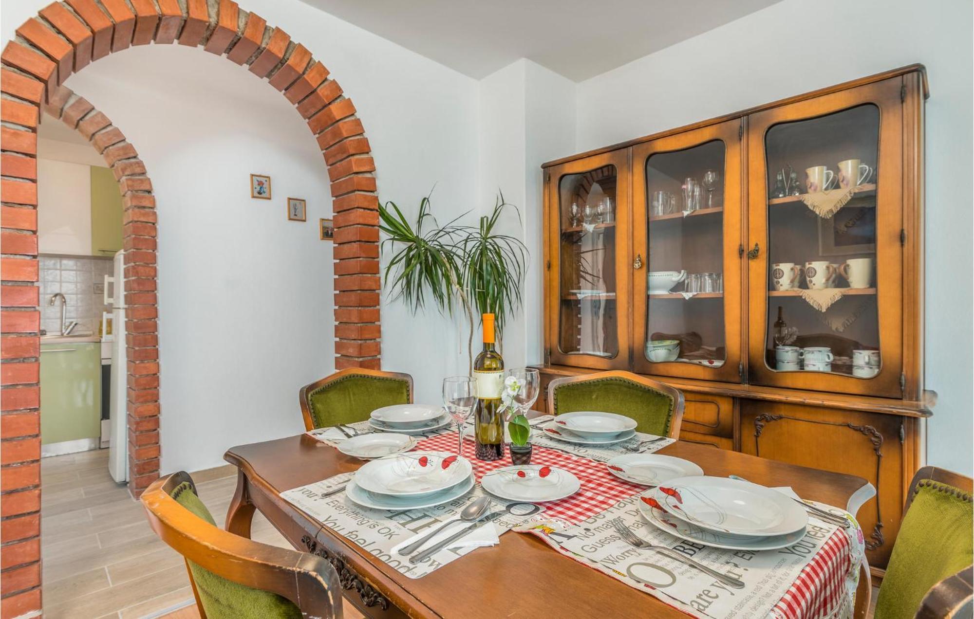 Lovely Apartment In Mali Losinj With Kitchen Exteriör bild