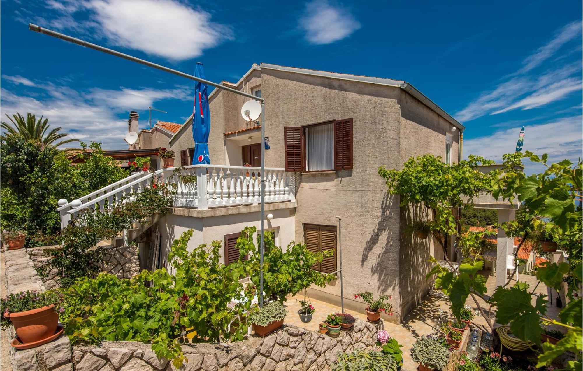 Lovely Apartment In Mali Losinj With Kitchen Exteriör bild