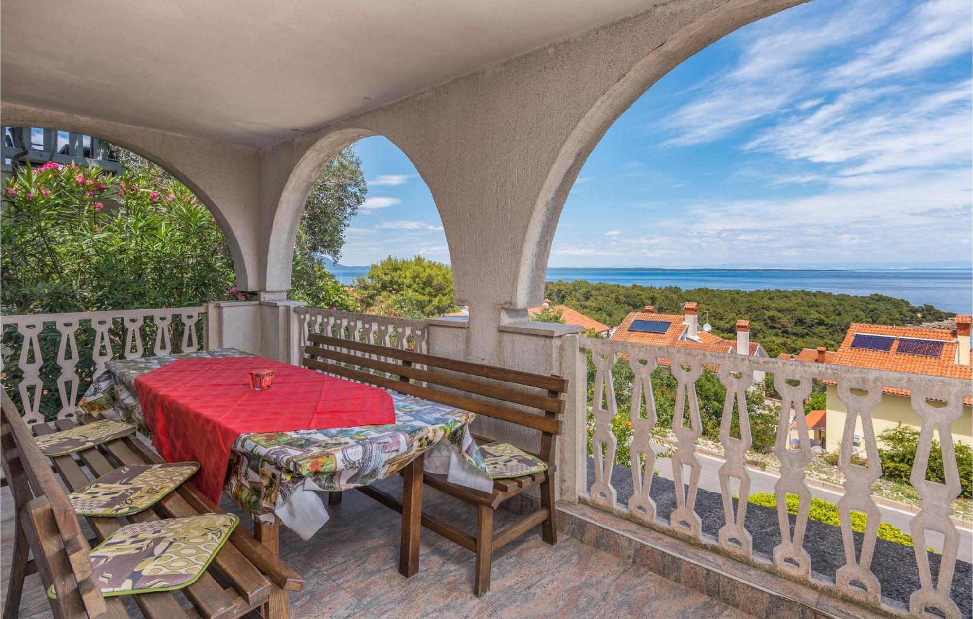 Lovely Apartment In Mali Losinj With Kitchen Exteriör bild