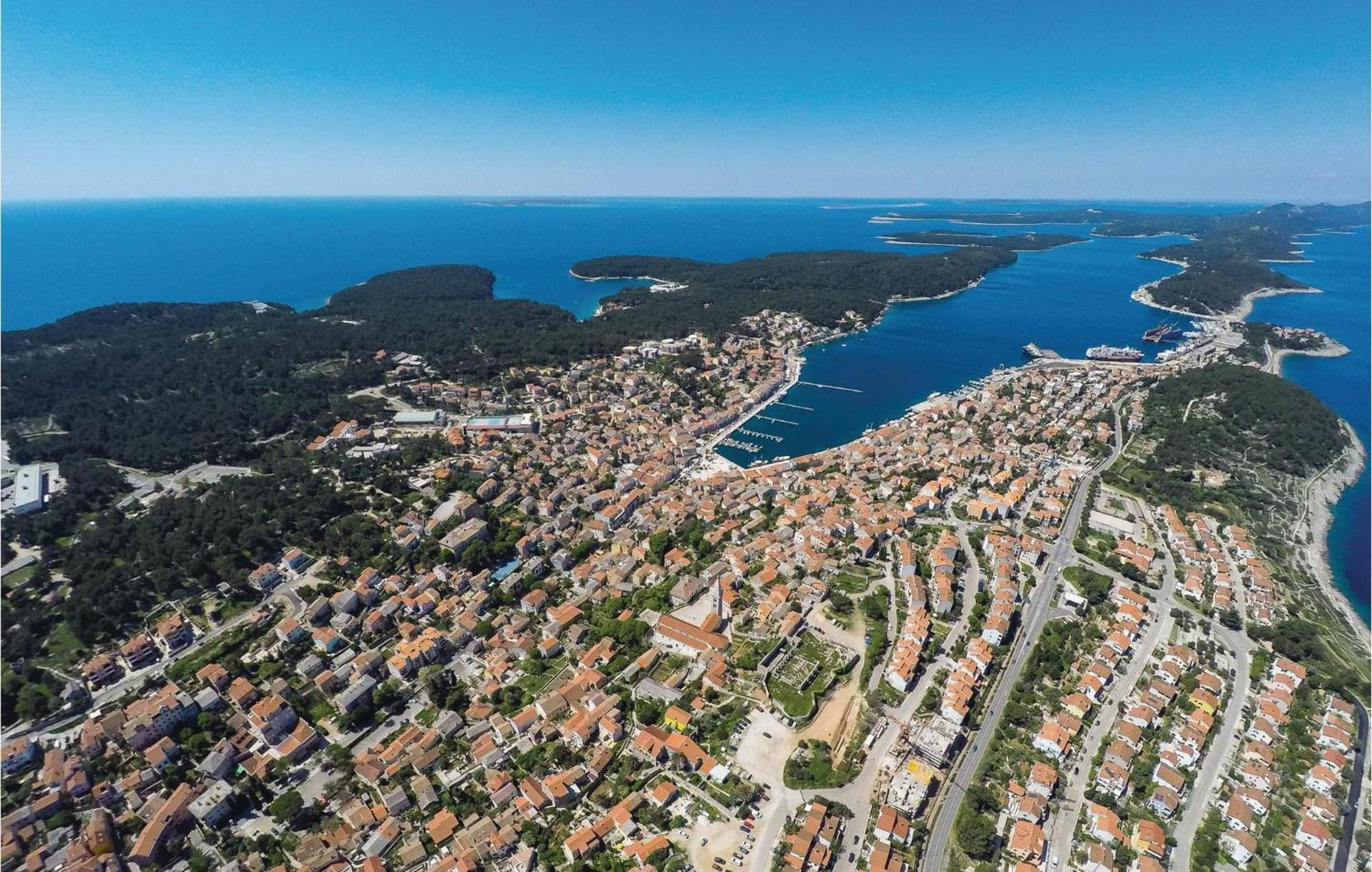 Lovely Apartment In Mali Losinj With Kitchen Exteriör bild